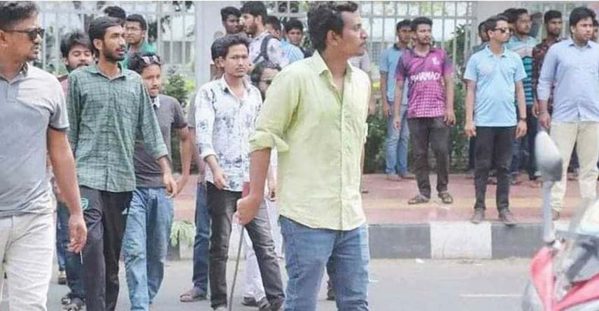 রামদা হাতে সেই তরুণ ছাত্রলীগ নেতা ডিটু